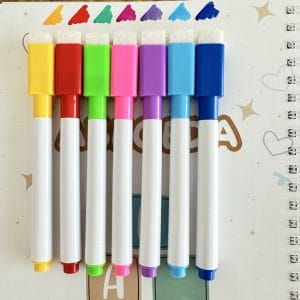 7 barevných fixů – ideální pro knihu aktivit Psaní a mazání.